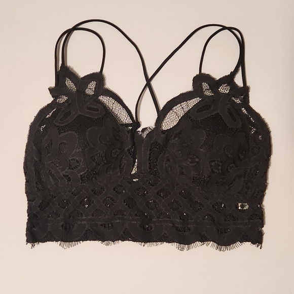 Zenana Outfitters Black Lace Bra with Criss-Cross Straps - Picture 1 of 4